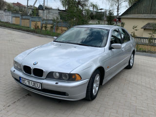 BMW 5 Series foto 2