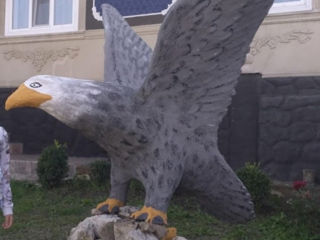 Statuie de vultur