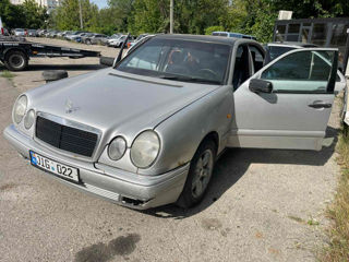 Mercedes E-Class foto 1