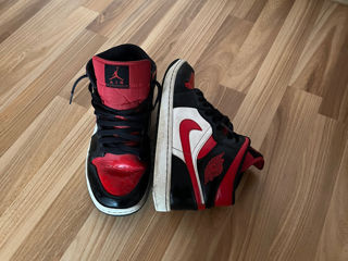 Jordan 1 mid foto 2