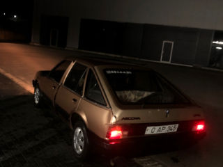 Opel Ascona foto 4