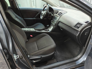 Toyota Avensis фото 8