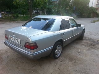 Mercedes Series (W124) foto 2