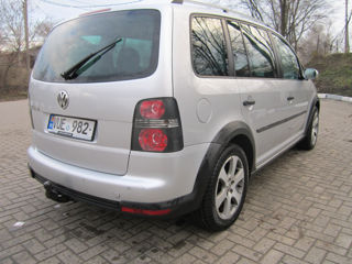 Volkswagen Touran foto 3