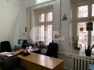 Oficiu, 32 mp, Centru, str. Sciusev, 320 € ! foto 3