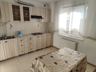 Apartament cu 2 camere, 85 m², Buiucani, Chișinău foto 3