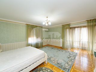 Casă cu 3 nivele, Centru, 425 mp, 3800 € ! foto 5