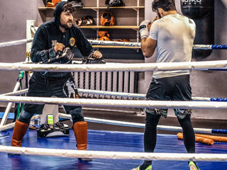 Vrei să devii mai puternic? Înscrie-te la kickboxing! foto 0
