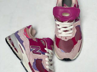 New Balance 2002R Pink Women's foto 2