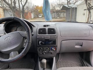 Hyundai Accent foto 8