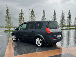 Renault Grand Scenic foto 2