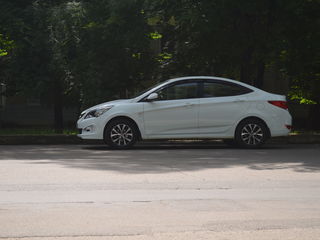 Hyundai Solaris foto 8