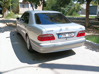 Mercedes E-Class foto 3