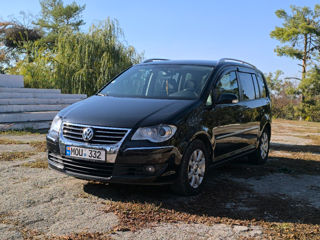 Volkswagen Touran foto 2