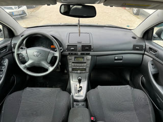 Toyota Avensis foto 11