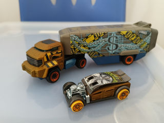 Набор грузовик и машинка Hot Wheels BankRoller