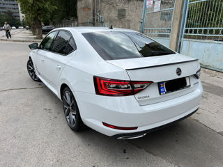 Skoda Superb foto 2