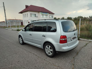 Volkswagen Touran foto 4