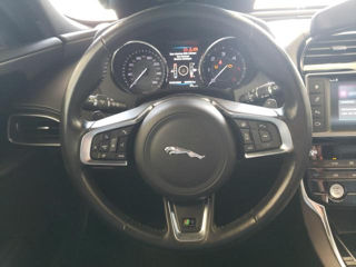 Jaguar XE фото 9