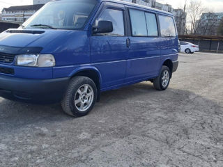 Volkswagen Caravelle foto 1