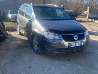 Volkswagen Touran foto 2