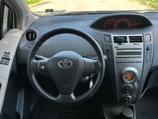 Toyota Yaris foto 8