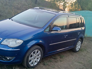 Volkswagen Touran foto 3