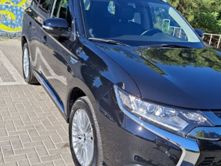 Mitsubishi Outlander foto 2