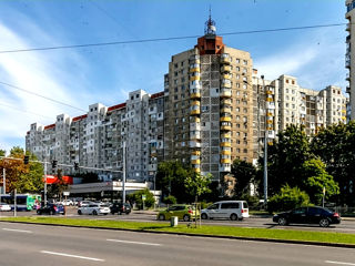 Apartament cu 3 camere, 98 m², Botanica, Chișinău foto 1