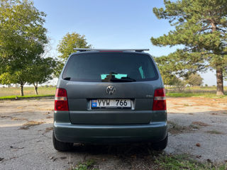 Volkswagen Touran foto 3