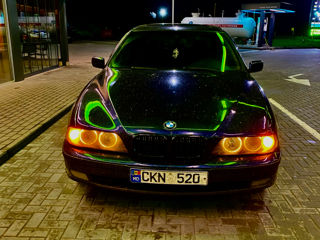 BMW 5 Series foto 2