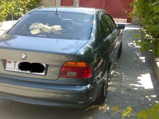 BMW 5 Series foto 1