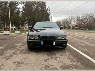 BMW 5 Series foto 2