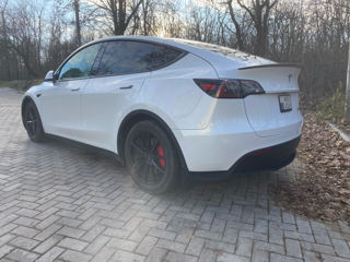 Tesla Model Y foto 3