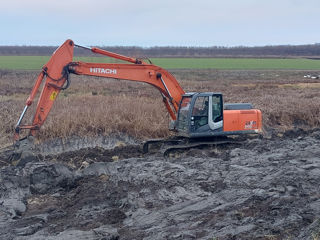 Excavator pe șenile foto 8