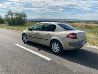 Renault Megane foto 2