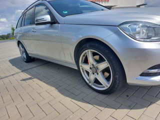 Mercedes C-Class foto 2