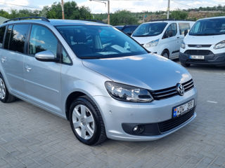 Volkswagen Touran foto 2