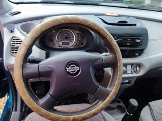 Nissan Almera Tino foto 2