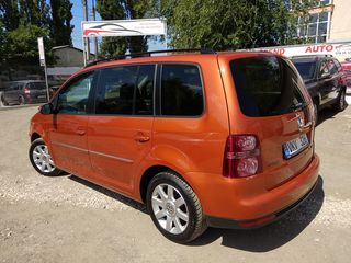 Volkswagen Touran foto 4