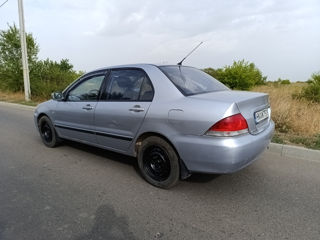 Mitsubishi Lancer foto 3