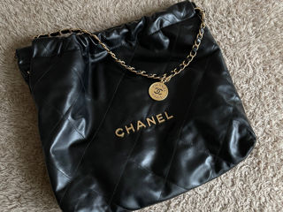 CHANEL 22 Handbag