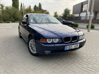 BMW 5 Series foto 1