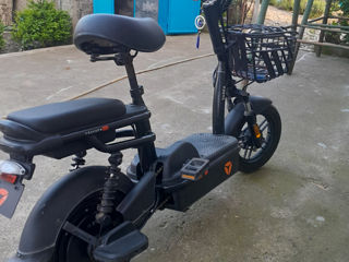 Vind bicicleta electrica,bateria tine 20 km nu are defecte foto 0