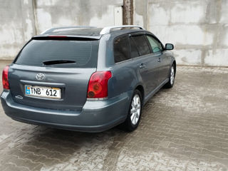 Toyota Avensis foto 9