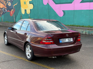 Mercedes C-Class foto 4