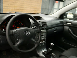 Toyota Avensis foto 6