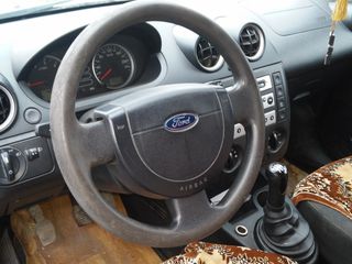 Ford Fiesta foto 1