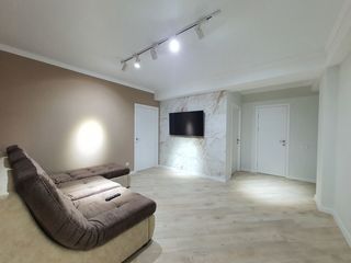 Vânzare apartament cu 3 camere separate + living, bloc nou, euroreparație, Buiucani,str. L. Deleanu! foto 3
