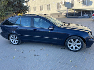 Mercedes C-Class foto 3